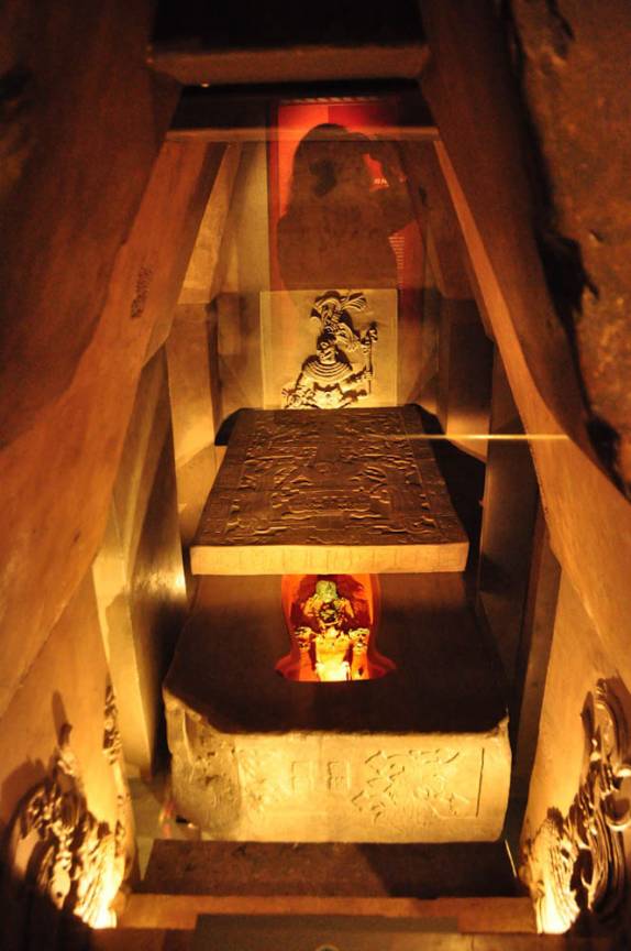 Réplica da tumba do rei maya Pakal, de Palenque, no Museu Nacional de Antropologia, na Cidade do México, capital do país